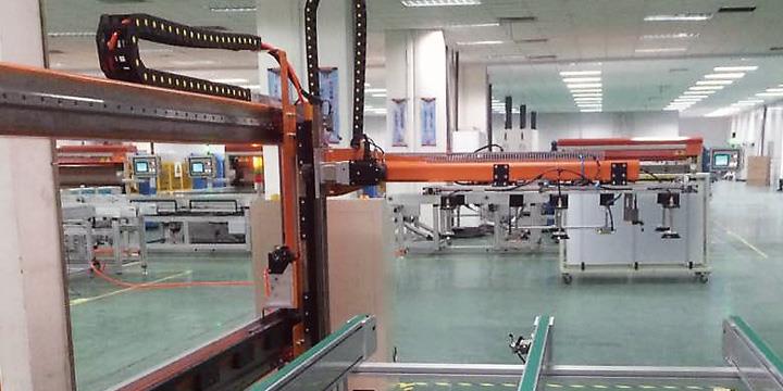 光伏組件制造設(shè)備-自動上玻璃機(jī)